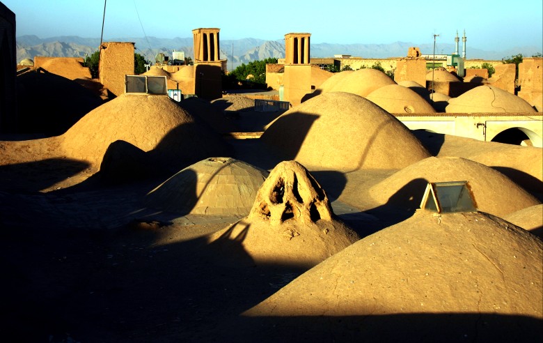 Yazd uppifrån. Lägg märke till vindtornen