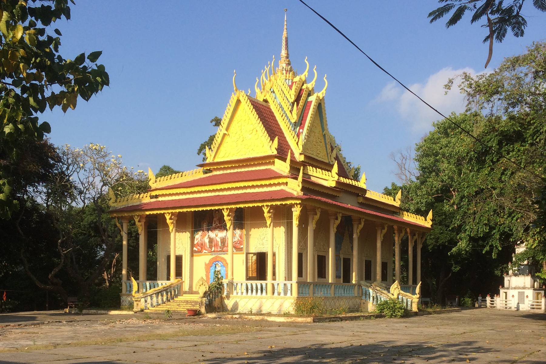 Ett av otaliga Khmertempel utanför Ha Tien