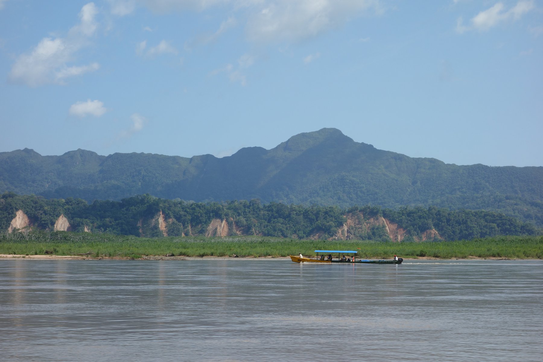 Båttur längs floden Beni i Amazonas