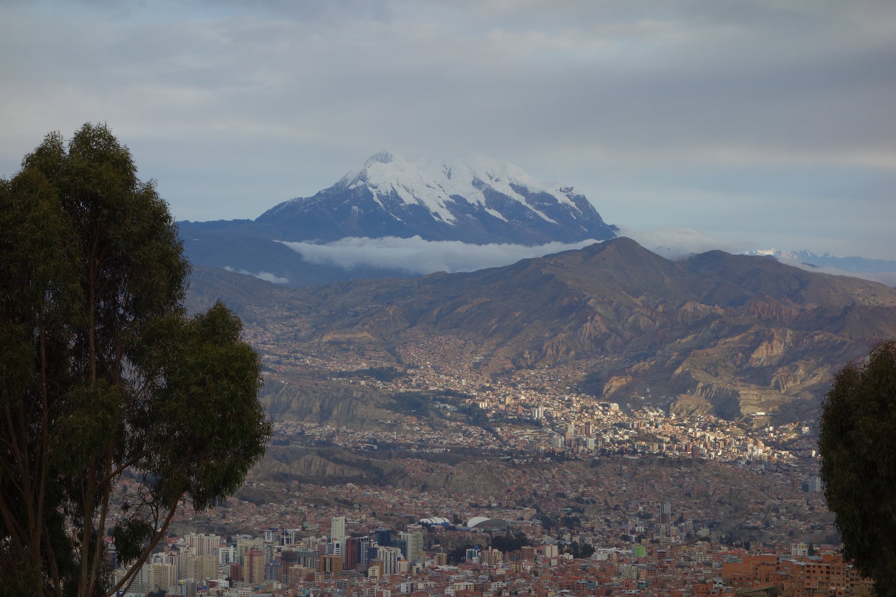 Illimani blickar ut över La Paz