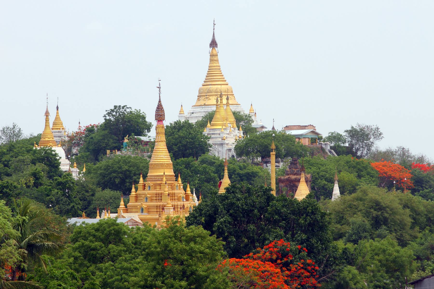 Sagaing som varit kunglig huvudstad är förtrollande