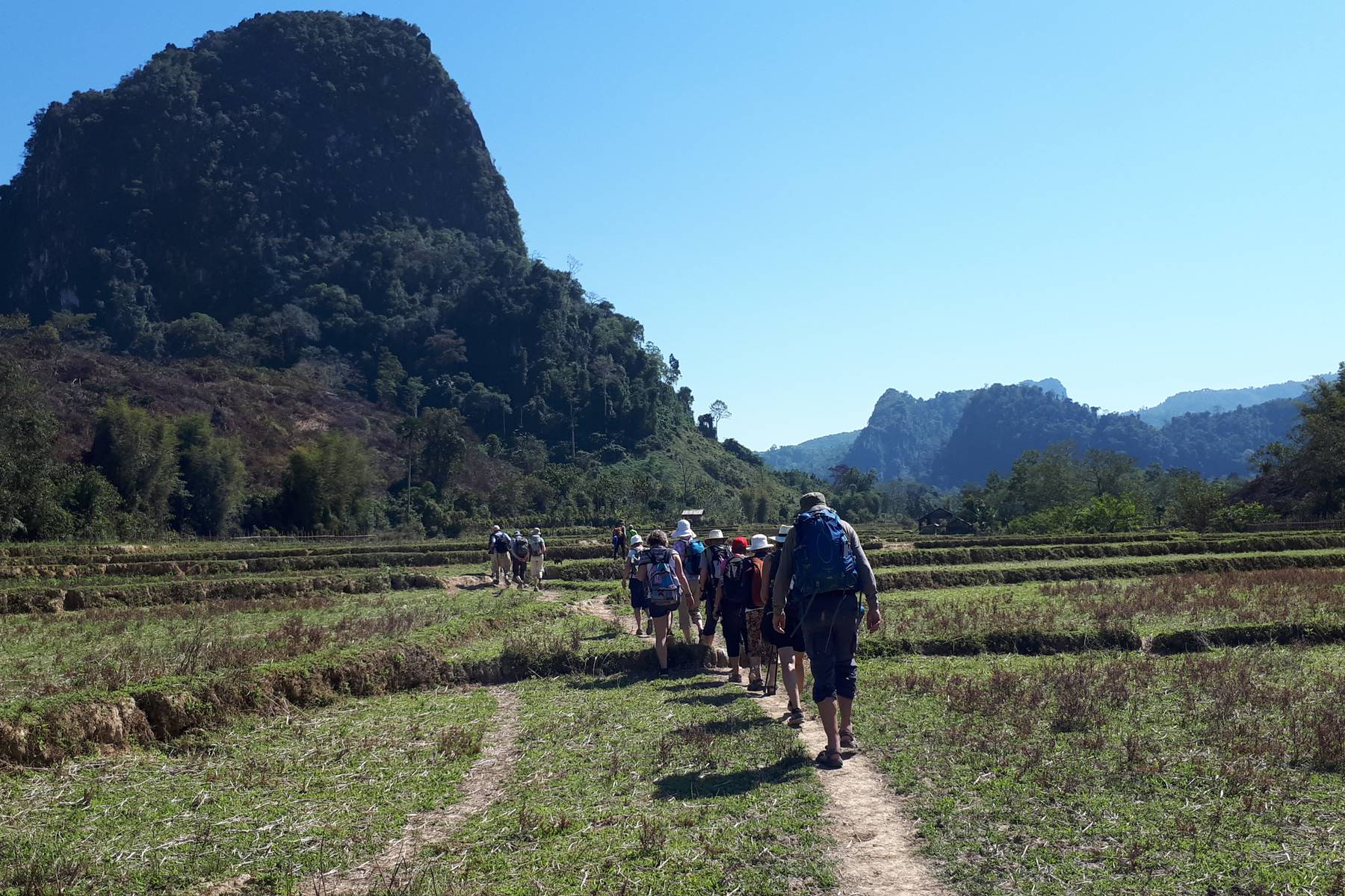 Vacker vandring under resan i Laos