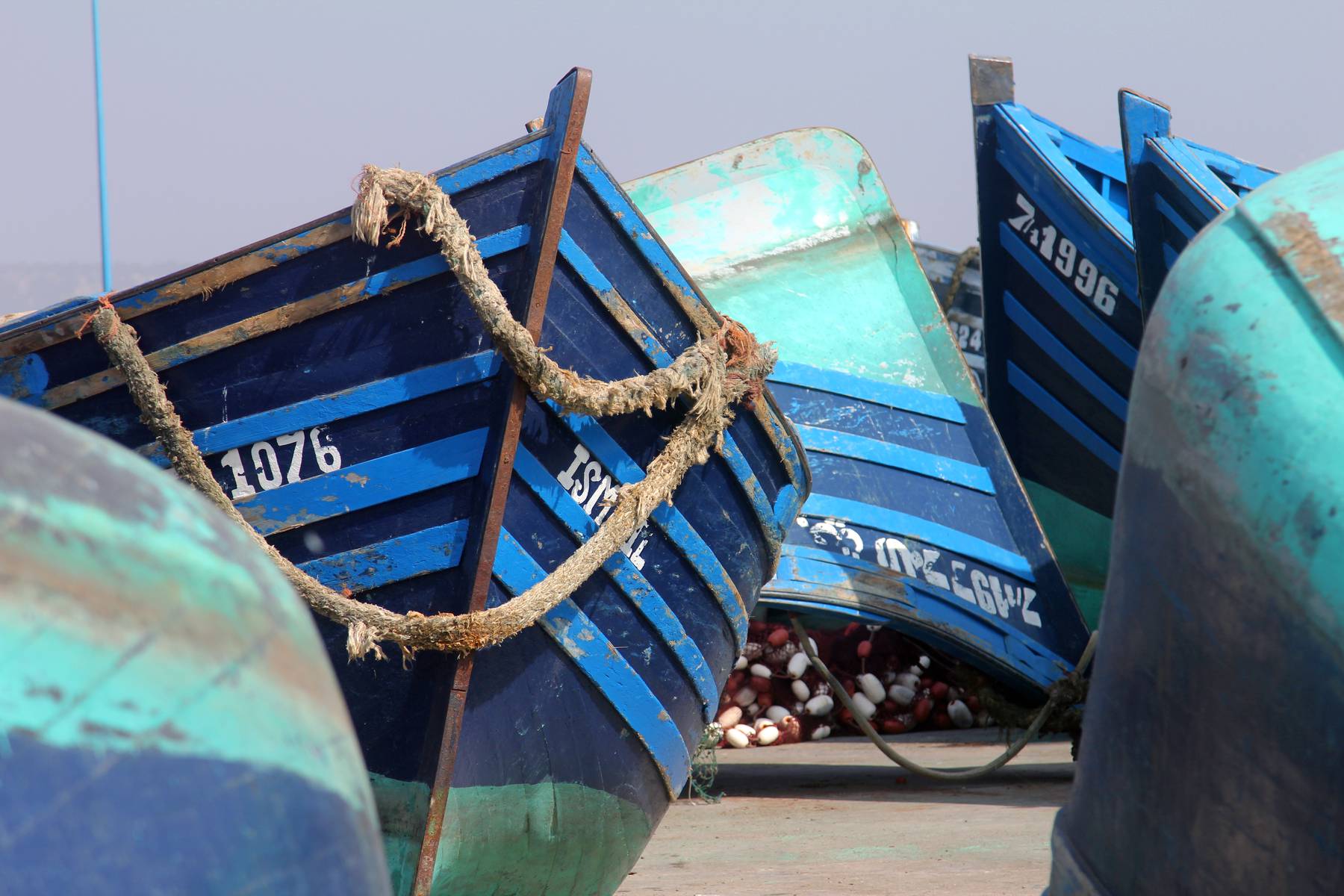 De vackera båtarna i Essaouiras hamn
