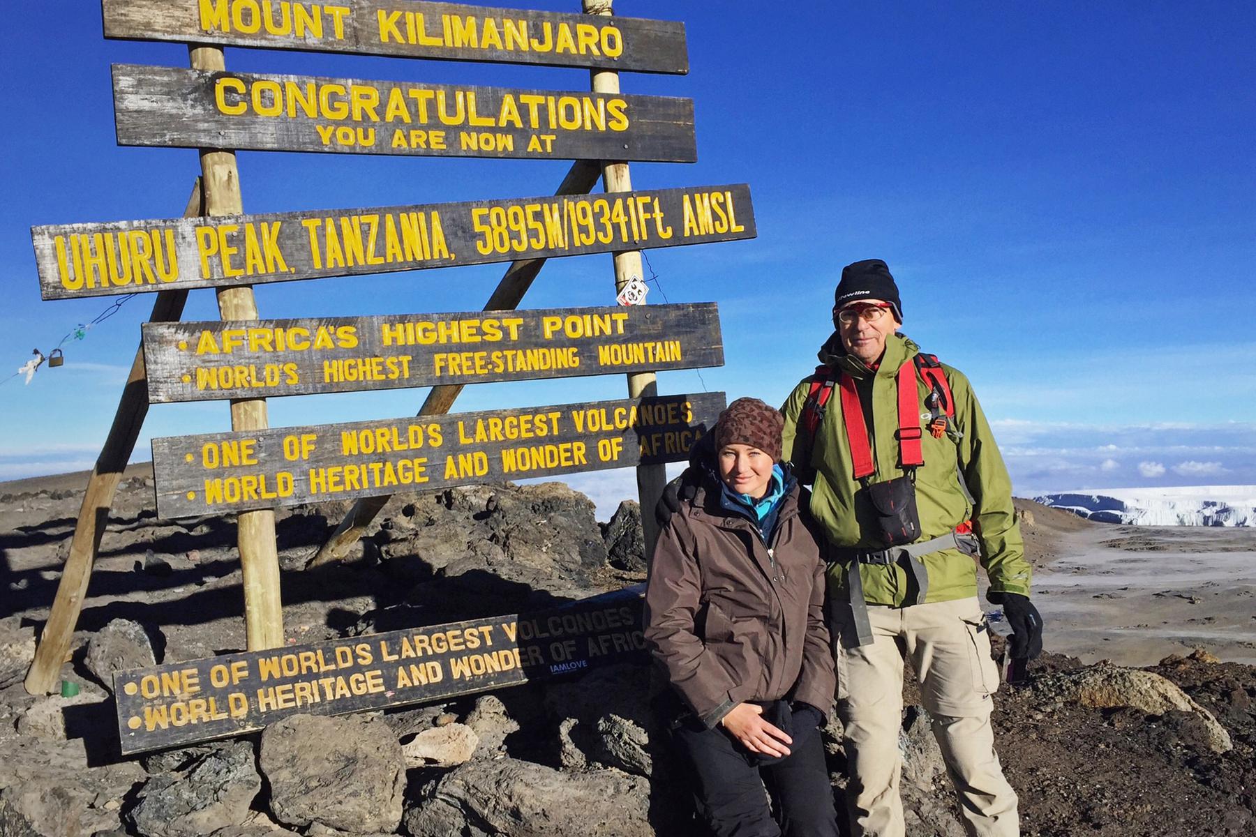 Äntligen uppe på toppen av Kilimanjaro