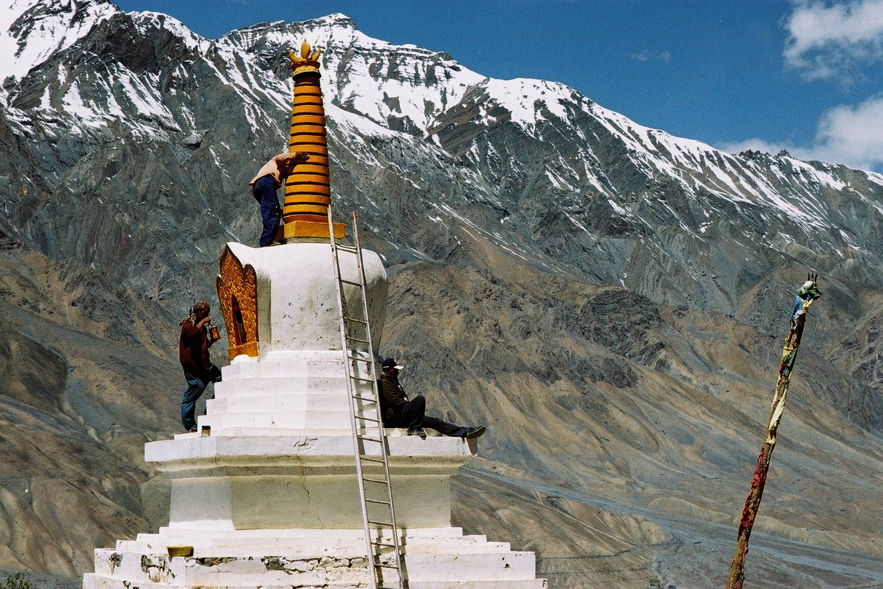 Renovering av en Stupa vid Key gompa