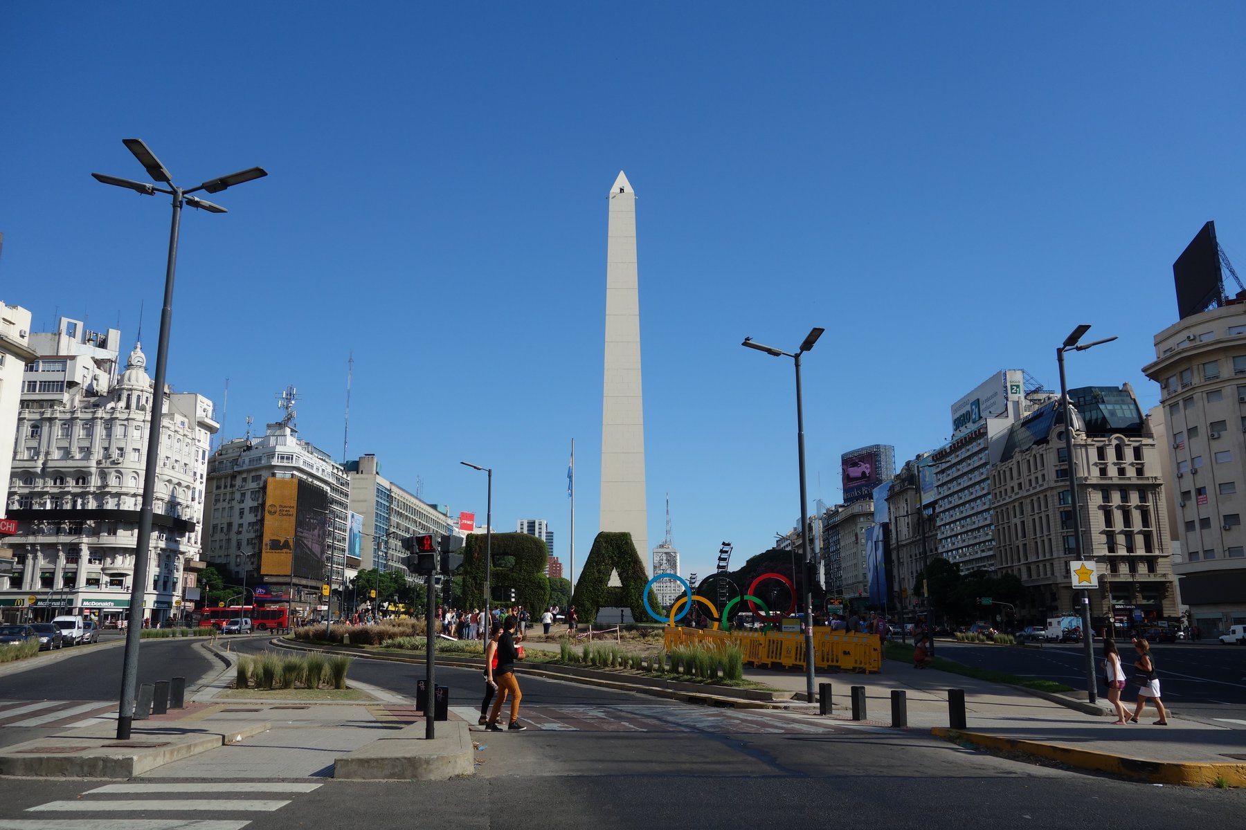 Världens bredaste aveny 9 de julio i Buenos Aires