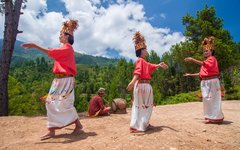 TRaditionell dans i Tana Toraja som kallas tari pagellu