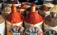 Kryddor på marknad i Tasjkent